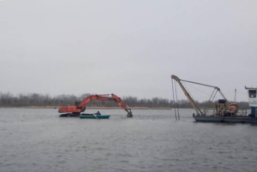 АзНИИРХ: в реке Дон в районе строительства Багаевского гидроузла содержание нефтепродуктов превысило норму более, чем в 1300 раз