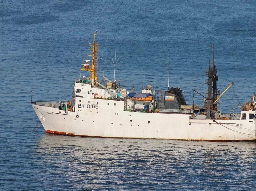 Научное судно Росрыболовства «ТИНРО» отправилось на экспедицию по исследованию минтая