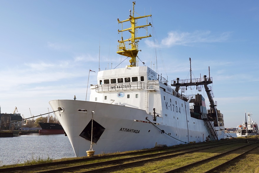 «Атлантида» отправилась в антарктическую экспедицию для изучения стратегических промысловых запасов