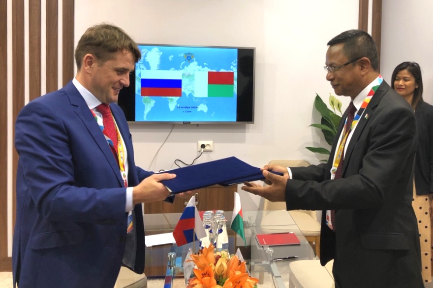 Саммит Россия-Африка: Россия и Мадагаскар подписали меморандум о взаимопонимании по сотрудничеству в области рыболовства и аквакультуры