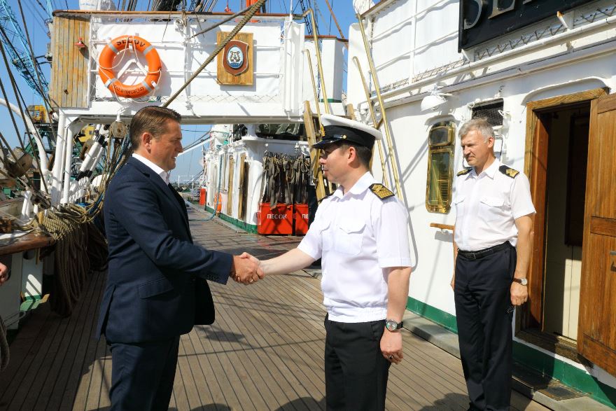 Илья Шестаков посетил барк «Седов» в Калининградском морском рыбном порту