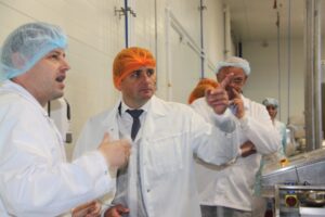 Илья Шестаков посетил современный рыбоперерабатывающий завод в Великом Новгороде