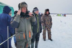 Илья Шестаков дал старт соревнованиям по подлёдной рыбалке «Сахалинский лёд»