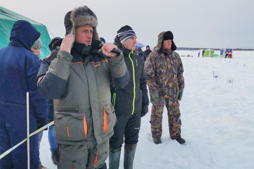 Илья Шестаков дал старт соревнованиям по подлёдной рыбалке «Сахалинский лёд»
