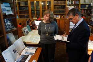 К 200-летию открытия Антарктиды ВНИРО представил уникальные книги, морские карты и фотографии