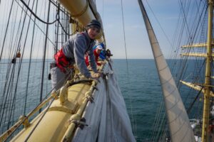 Парусник «Крузенштерн»: Настоящая школа под парусами