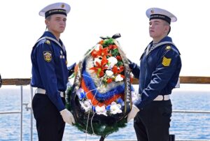 Экипажи «Седова» и «Паллады» почтили память погибших в Цусимском сражении русских моряков