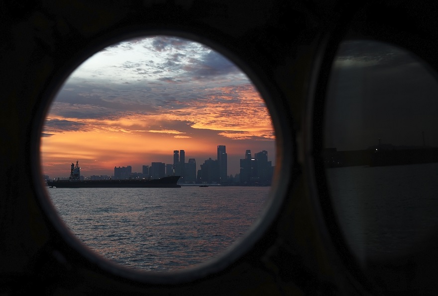 Новости кругосветки: «Паллада» пополнила запасы топлива и продовольствия у берегов Сингапура
